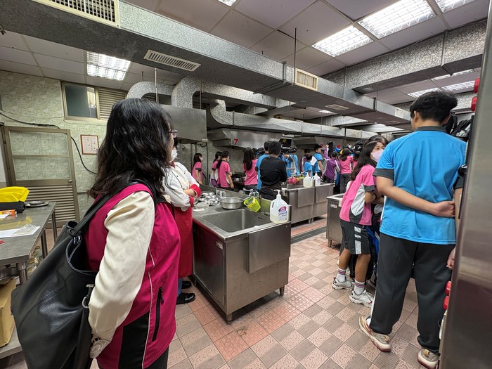 校長參訪樹人家商餐飲科(另開新視窗/jpg檔)