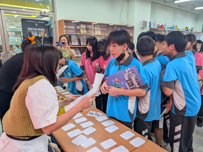 師生互動(另開新視窗/jpg檔)圖片